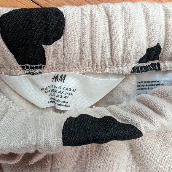 Kids cream and black heart joggers - Picture 3 of 3